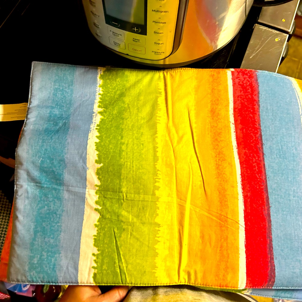 4 Fiesta placemats blue/yellow/green/blue/red